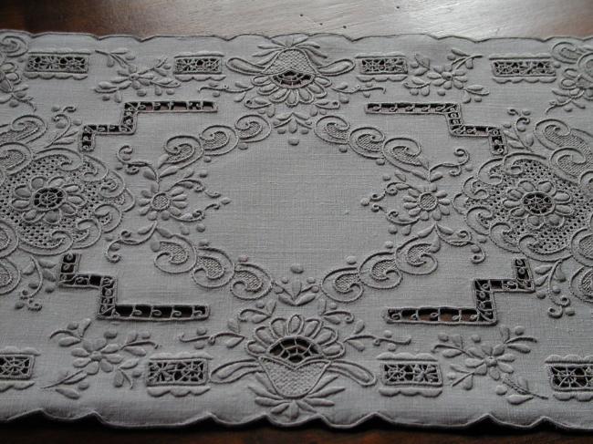 Beautiful table mat with Madeira embroidery