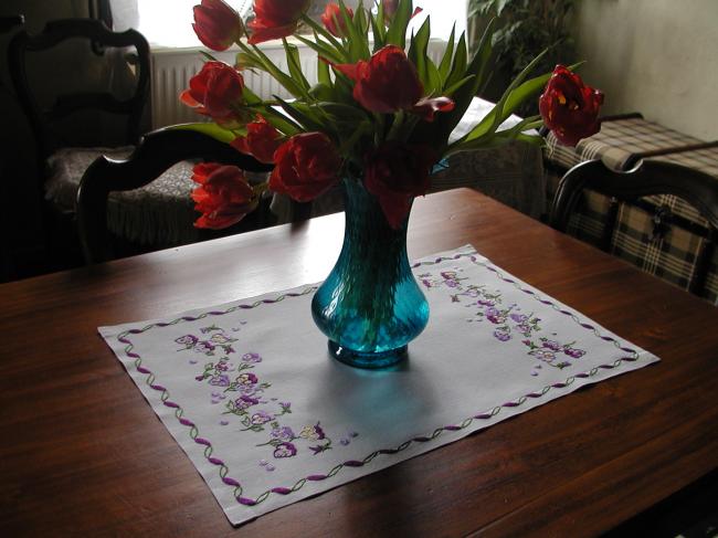 Charming table centre with embroidered wild pansies