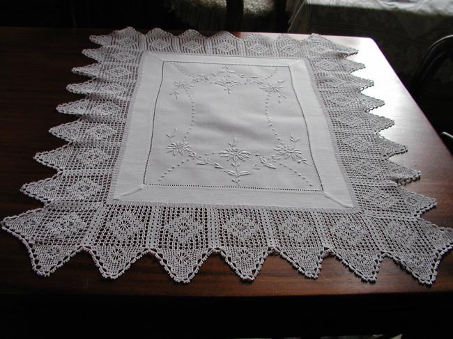 Magnificient trolley mat or centre table with white embroidery and crochet lace