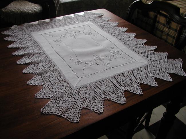 Magnificient trolley mat or centre table with white embroidery and crochet lace