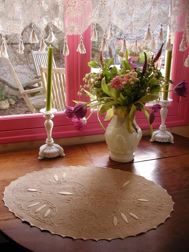 Gorgeous hemp table centre with Richelieu openworks 1920