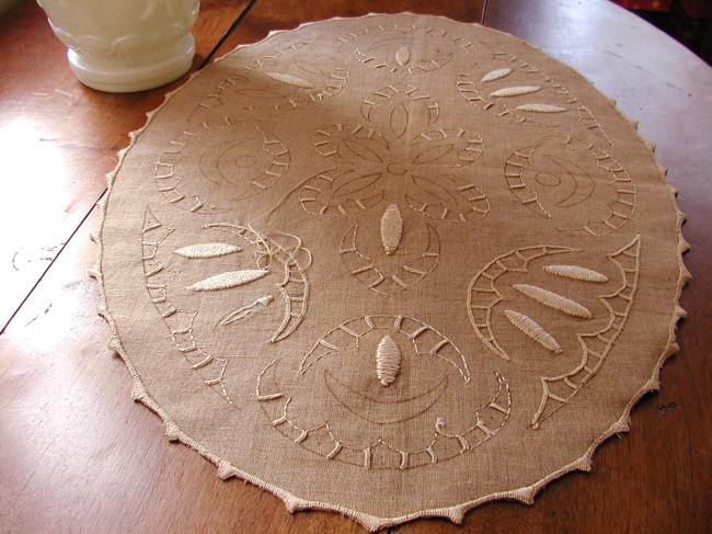 Gorgeous hemp table centre with Richelieu openworks 1920