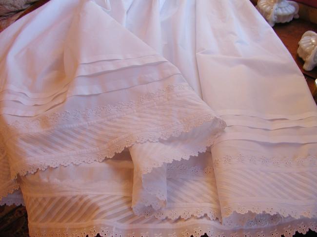 Beautiful pettitcoat with religieous folds and hand-made lace
