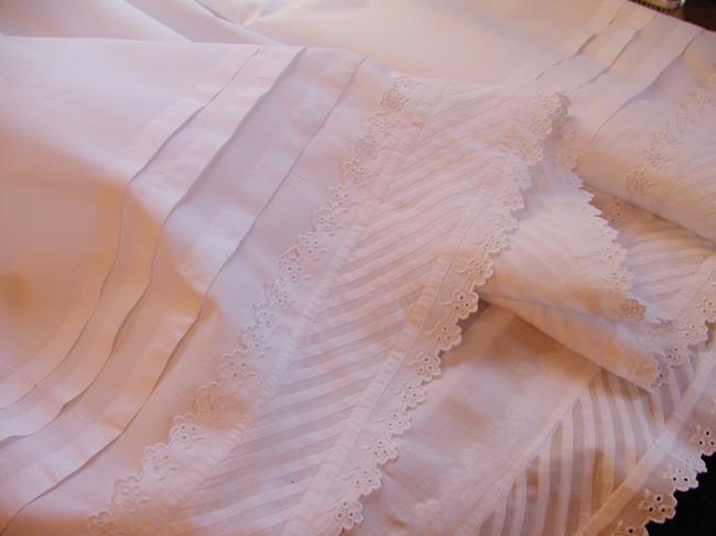 Beautiful pettitcoat with religieous folds and hand-made lace