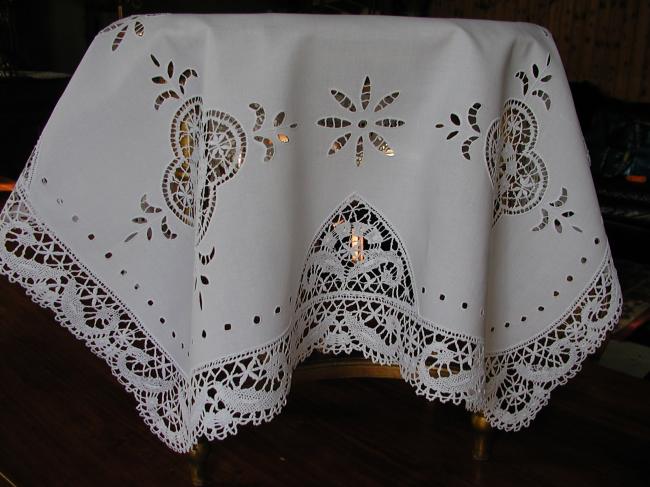 Wonderful Cluny lace and Richelieu embroidery tablecloth 1920.