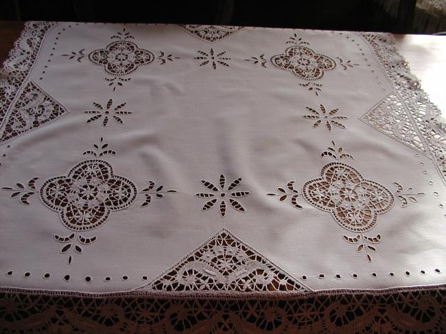 Magnifique nappe brodée à la Richelieu et  superbe dentelle de Cluny.