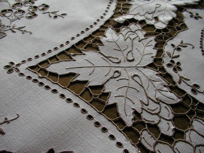 Gorgeous Madeira tablecloth with grapes and vine