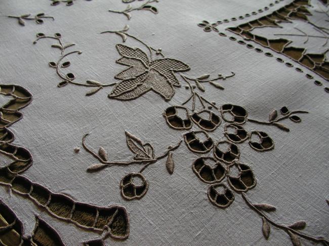 Gorgeous Madeira tablecloth with grapes and vine