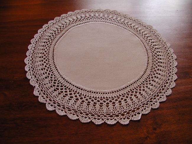 Very pretty little oval doily in guipere lace