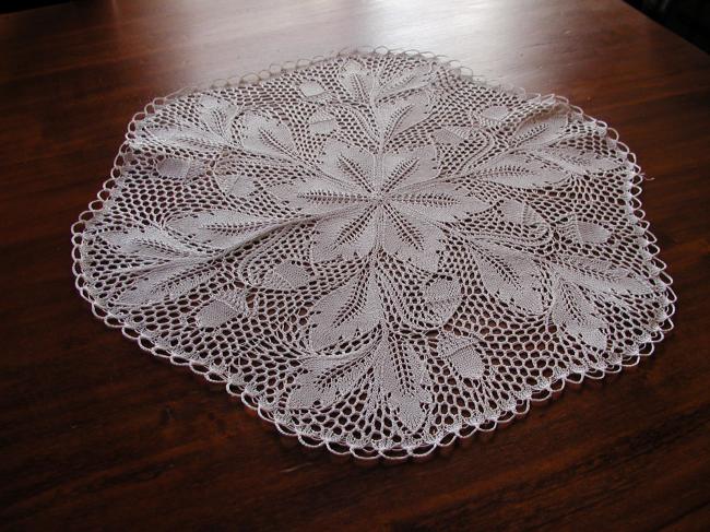 Lovely centre table in knitted lace, with acorn oak