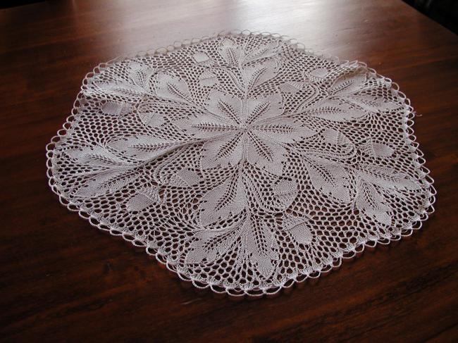 Lovely centre table in knitted lace, with acorn oak