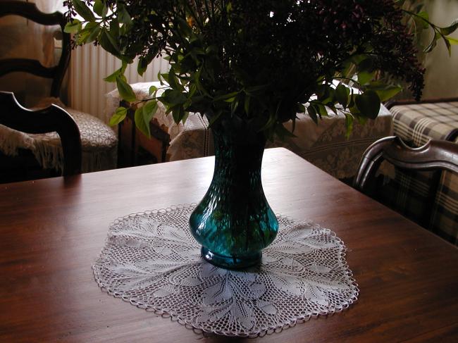 Lovely centre table in knitted lace, with acorn oak