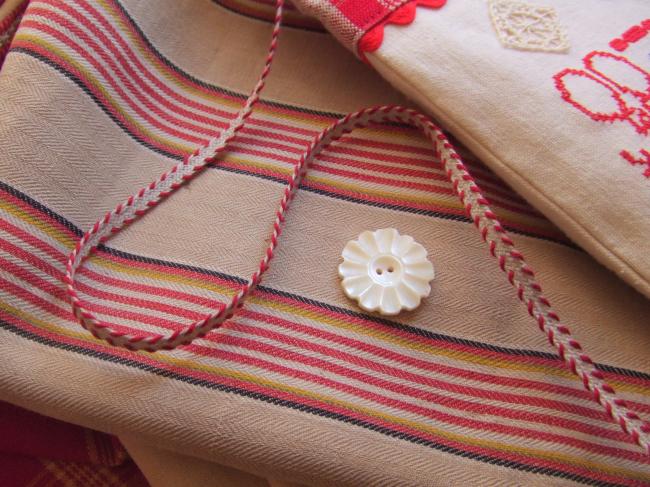 Joli ruban murmure en lin naturel et coton rouge médoc (4mm)