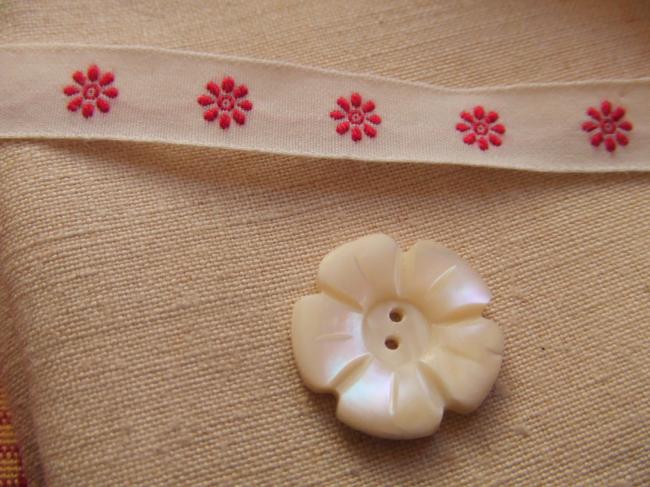 Joli ruban en coton blanc tissé de petites marguerites rouges (11mm)