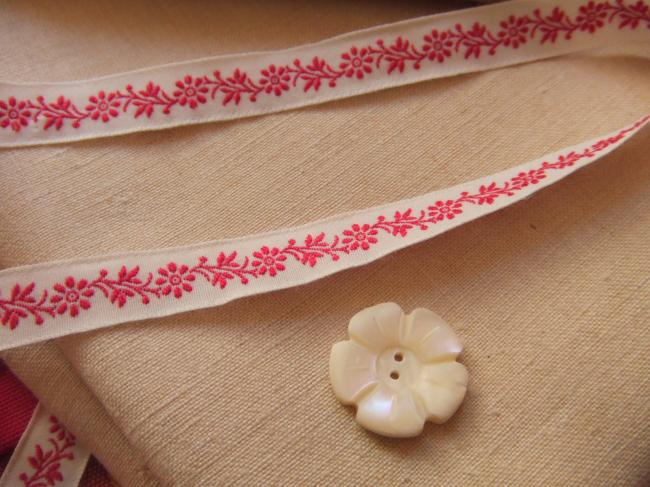 Adorable ruban en coton blanc tissé de fleurs et feuillage rouges (11mm)