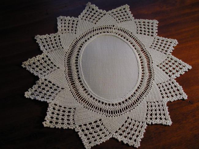 Lovely star doily with crochet lace