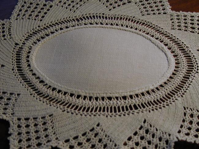 Lovely star doily with crochet lace