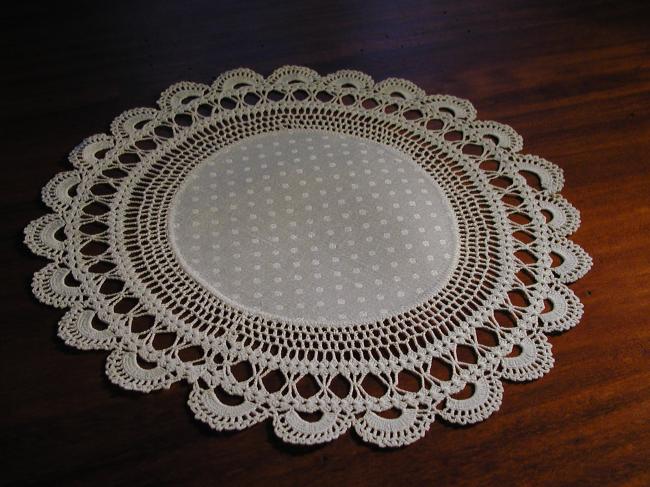 Charmant napperon rond avec dentelle de crochet 1900