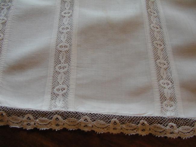 Charming little pillowcase with Valenciennes lace.