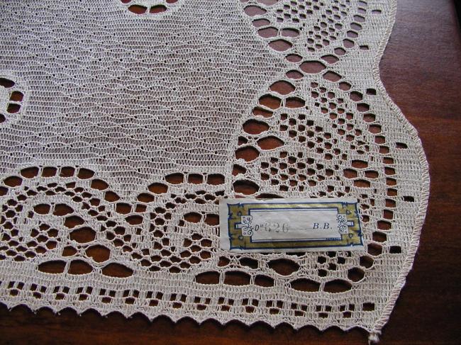 Lovely  vintage pair of brise-bise in mecanic lace, just new
