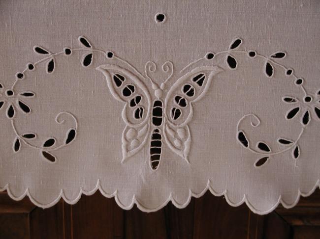 Wonderful sideboard piece with butterflies embroidered à la Richelieu