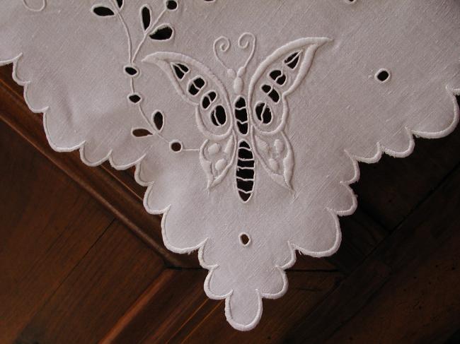 Wonderful sideboard piece with butterflies embroidered à la Richelieu