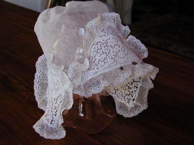 Gorgeous bonnet bell with Valenciennes lace and gaze.