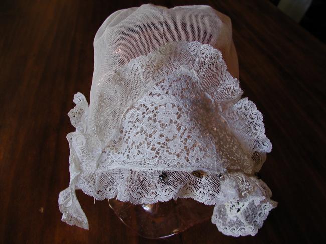 Gorgeous bonnet bell with Valenciennes lace and gaze.