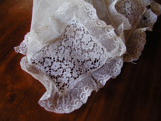 Gorgeous bonnet bell with Valenciennes lace and gaze.