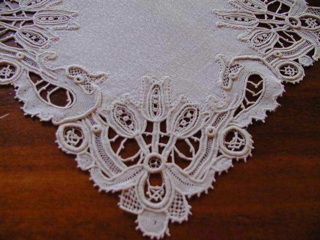Gorgeous damask doily with Venizia lace edging