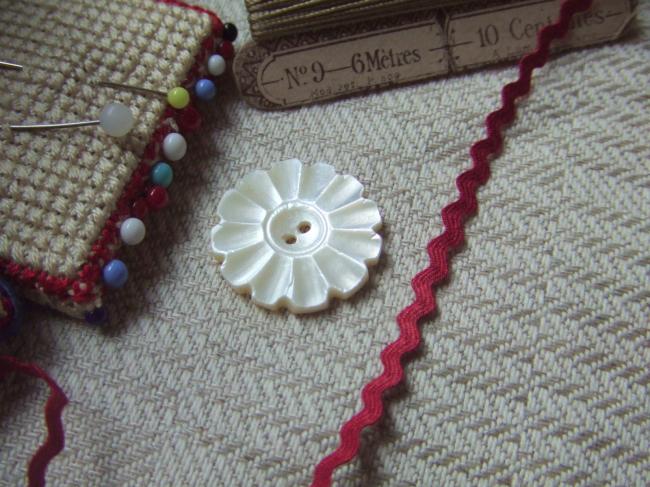 Joli galon croquet en coton de couleur rouge médoc (2mm)