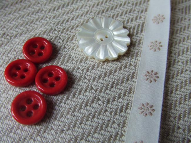 Joli ruban en coton blanc tissé de petites marguerites beiges (11mm)