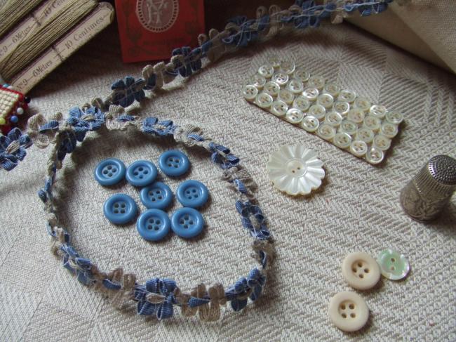 Adorable ruban rococo en lin et coton couleur naturelle et bleu (12mm)