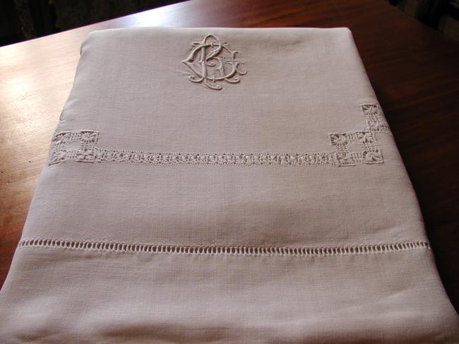 Superbe drap brodé et ajouré en lin avec monogramme CR