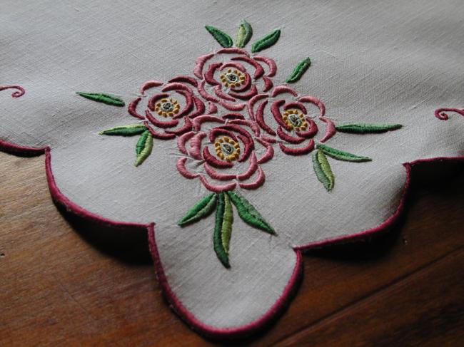 Stunning and breathtaking tablecloth with beautiful embroidered roses.