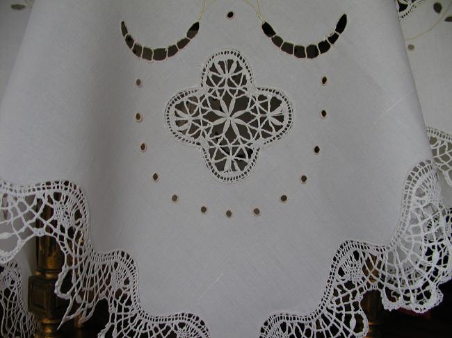 Stunning tablecloth with Cluny lace and Richelieu embroidery