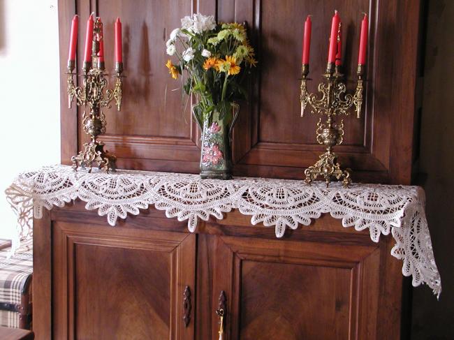 Stunning and huge top for mantelpiece with Battenbourg lace