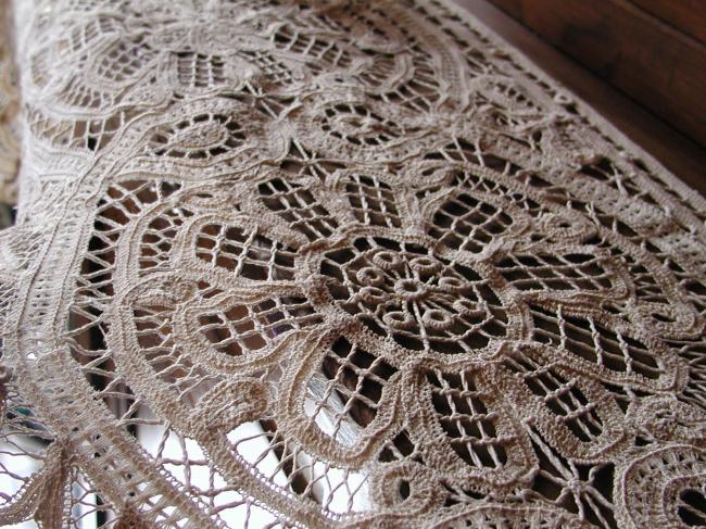 Stunning and huge top for mantelpiece with Battenbourg lace