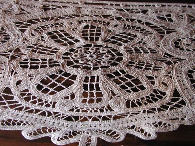 Stunning and huge top for mantelpiece with Battenbourg lace