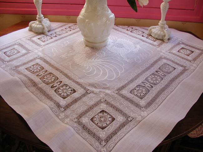 Splendeur de nappe en Pinã rebrodée de dentelle Ténériffe et somptueux dragon