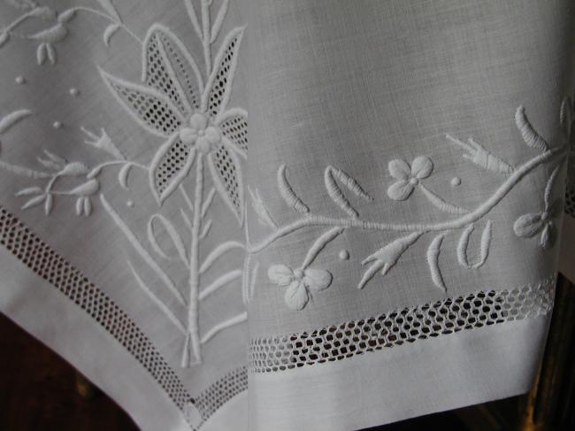 Stunning white embroidered tablecloth in bastiste of linen