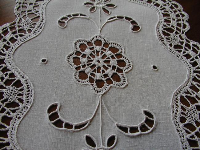 Superb centre table with Cluny lace and white cutwork embroidery