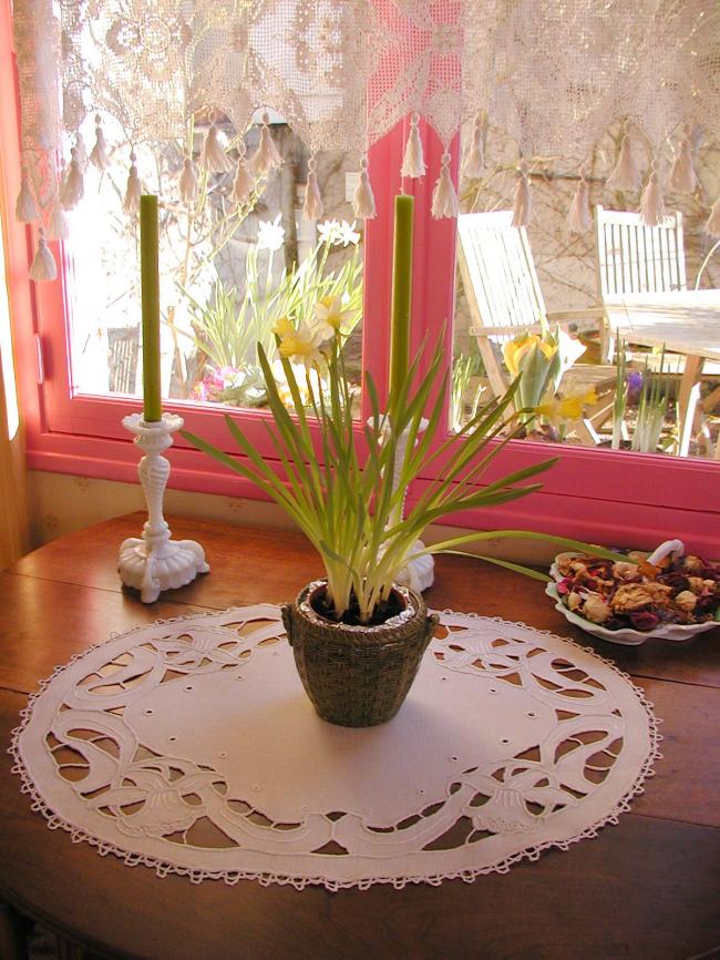 Gorgeous hemp and linen table centre with Daffodils Richelieu openworks 1920