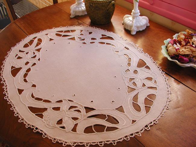 Gorgeous hemp and linen table centre with Daffodils Richelieu openworks 1920