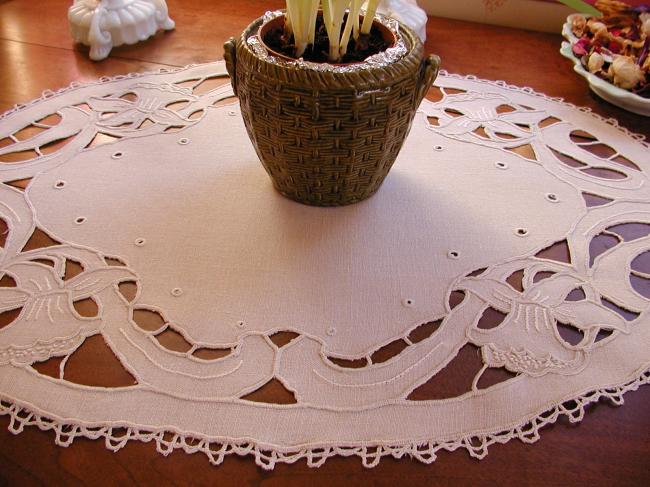 Gorgeous hemp and linen table centre with Daffodils Richelieu openworks 1920