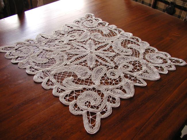 Lovely Battenbourg lace table centre, Renaissance style