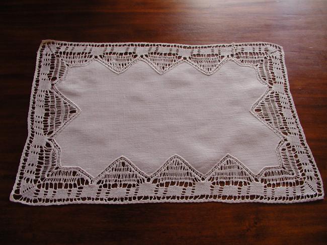 Lovely oblong table centre with gorgeous bobbin lace