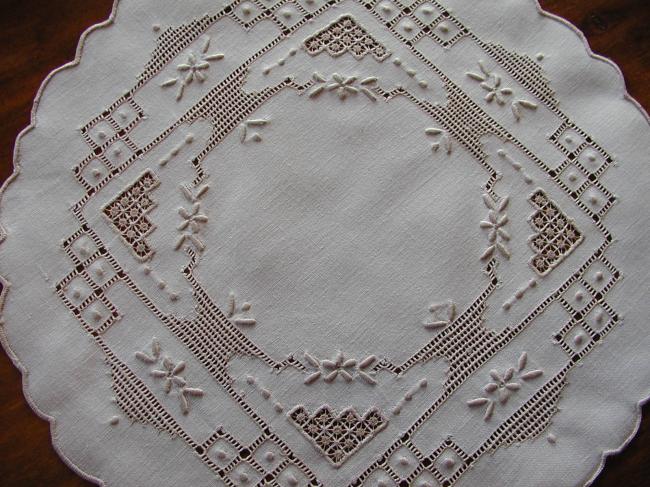 Superb pair of 2 round doilies with Madeira embroidery