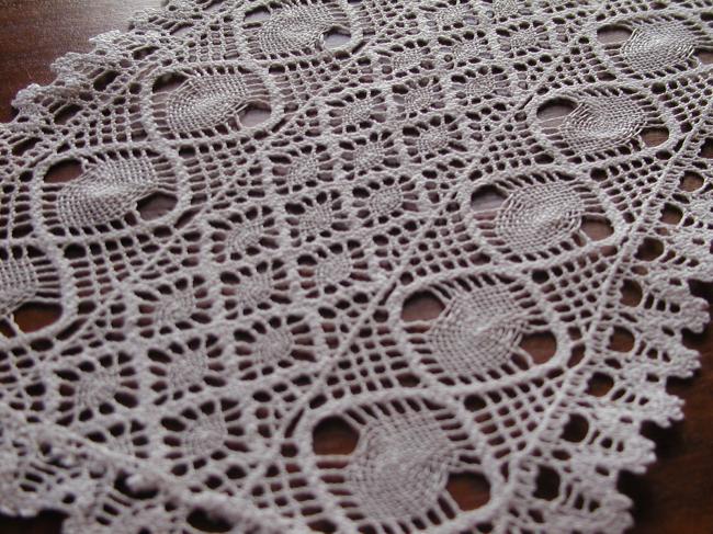 Charming oblong table centre in bobbin lace