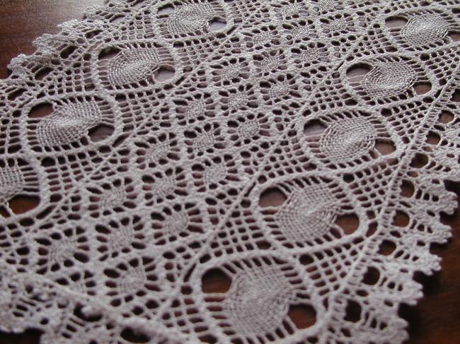 Charming oblong table centre in bobbin lace